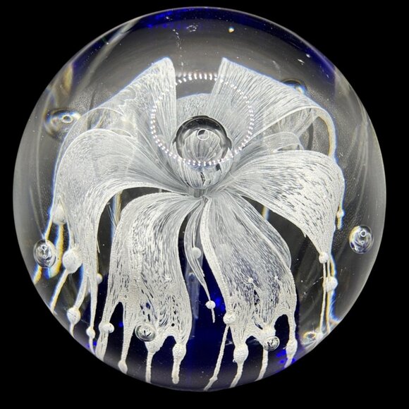 Art Glass Cobalt Blue Clear Paperweight White Flower Controlled Bubbles - Picture 1 of 8